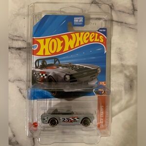 Hot Wheels 2025 Triumph Tr6 (TH)